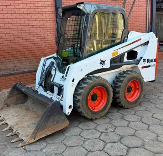 Mini Carregadeira BOBCAT S450 20/20 - Entrada de R$15.000,00