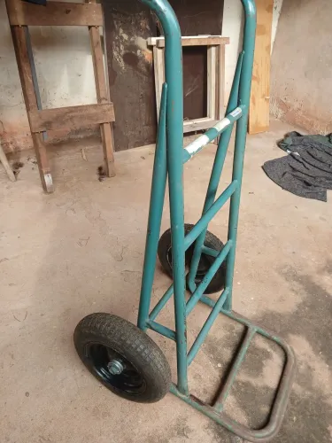 Vendo carrinho de carga 350,00 semi novo