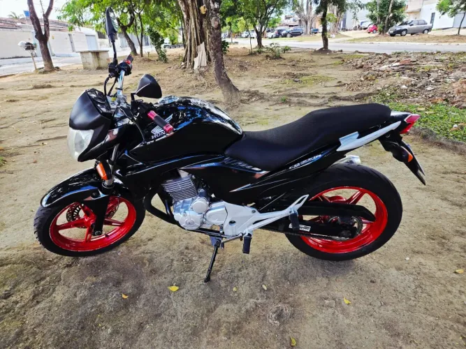 Honda CB 300R 2011 Extra - Pneus Novos