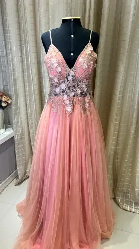 VESTIDO DE FESTA LARANJA SUAVE CANDY, PEDRARIA, BRILHO, FORMATURA, MADRINHA, DEBUTANTE