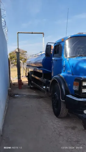 Caminhões pipa disponíveis para aluguel.