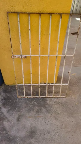 Grade/Portão 66 L X 97 A. cm