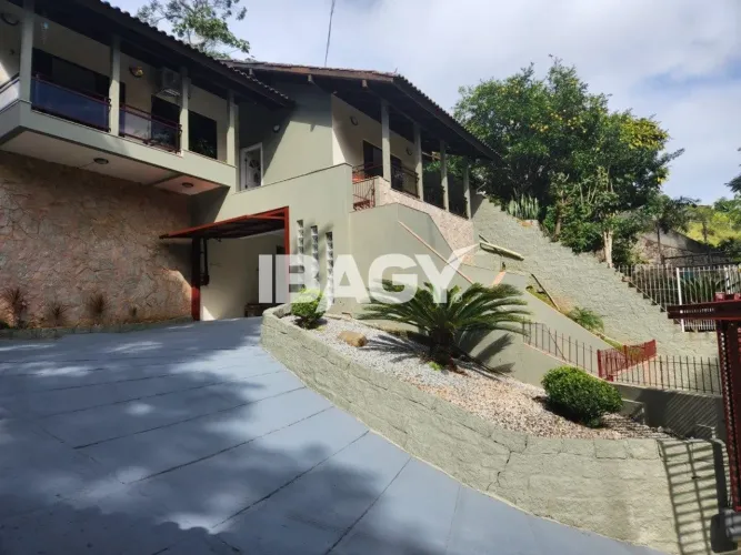 Excelente Casa 4 dormitório(s) em Pantanal - Florianópolis