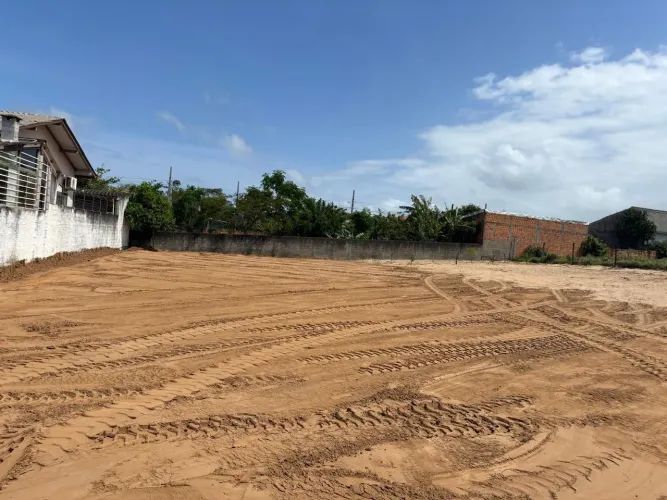 Terreno com 556 m² à venda em Imbituba.