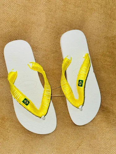 Sandálias personalizadas com as cores e alma brasileira