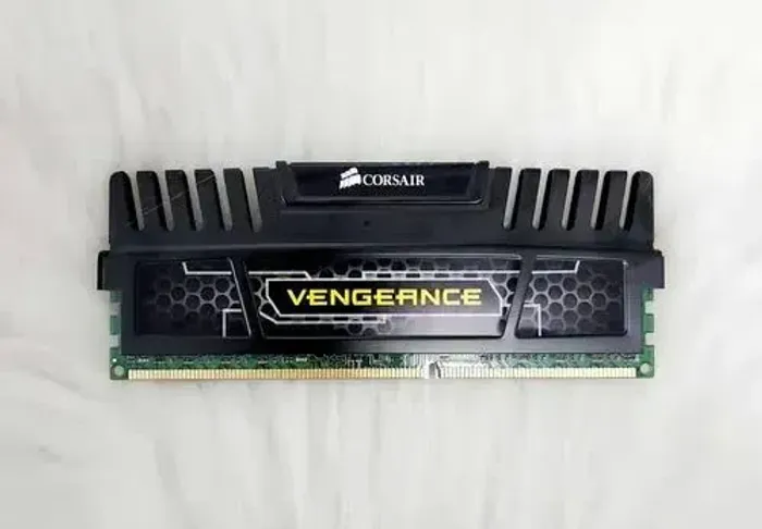 4 memória ram Corsair 8gb ddr3 1866mhz