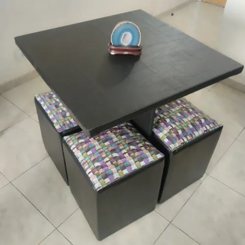 Mesa + 4 puffs R$250,00<br>Apenas 250.00<br>