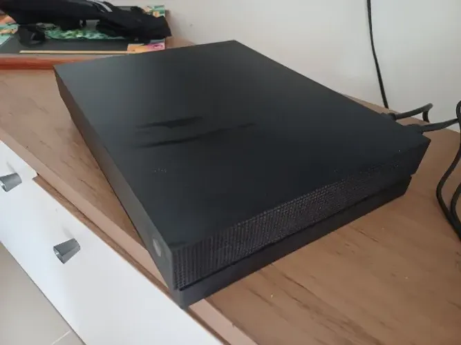 Xbox One X 1TB - Revisado (Sem Controle / Ler Descrição)