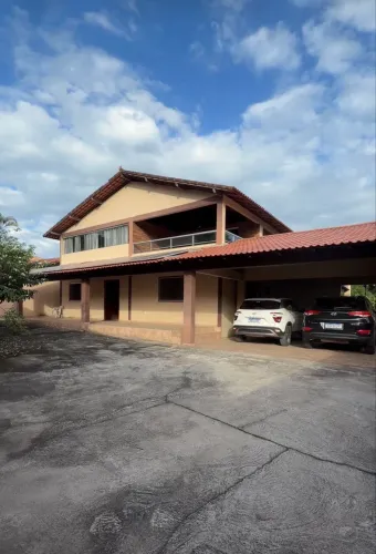 Casa à venda em Manguinhos.