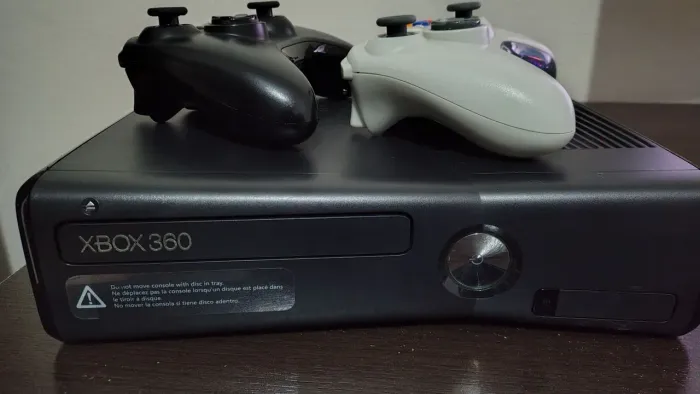XBOX 360 Desbloqueado RGH com Kinect + 2 controles + HD interno de 1TB + Jogos