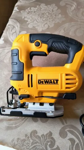 Serra tico-tico Dewalt