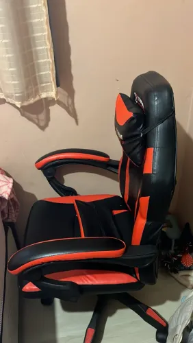 Cadeira gamer, praticamente nova