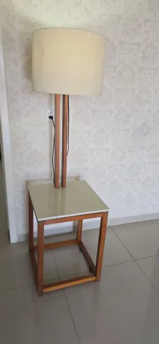 Mesa com abajur