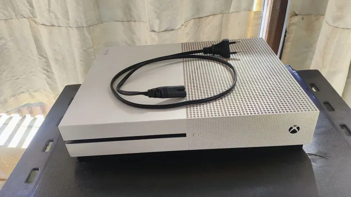 ? XBOX ONE S 1TB + 2 CONTROLES ORIGINAIS 