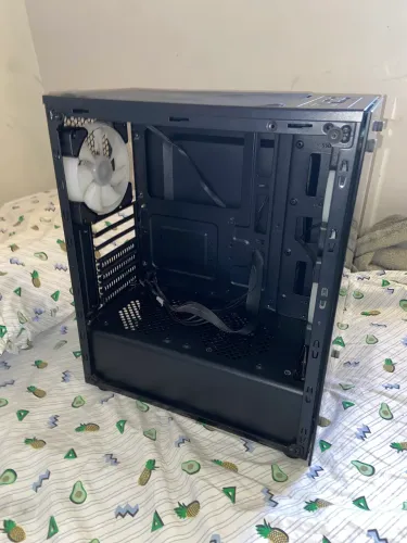 Gabinete gamer + 3 fans