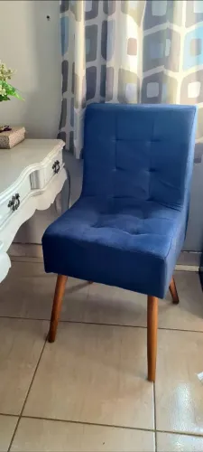 Poltrona semi nova em suede