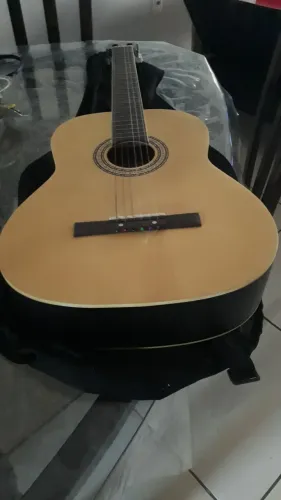 Vendo um violão bem conservado
