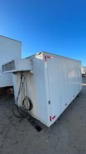 Vendo pequeno baú refrigerado isotermico