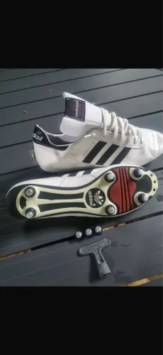 Chuteira adidas branca sem uso