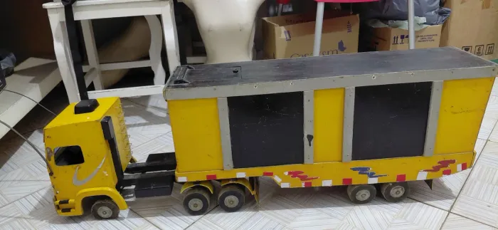 Caminhão Miniatura de Madeira Artesanal Bicudo/Cara Chata