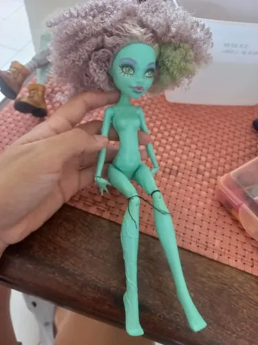 Boneca monster high honey