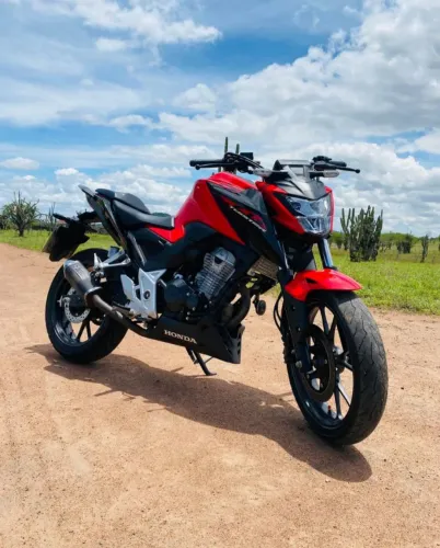 Honda CB 300F Twister 2024 - Apenas 14.000 km