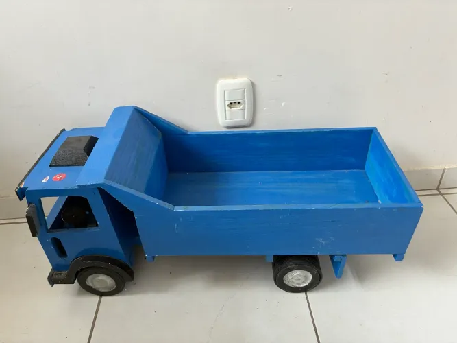 Caminhão brinquedo