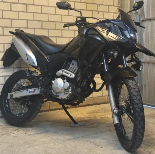 XRE 300 2021 moto bem nova aceito troca financia