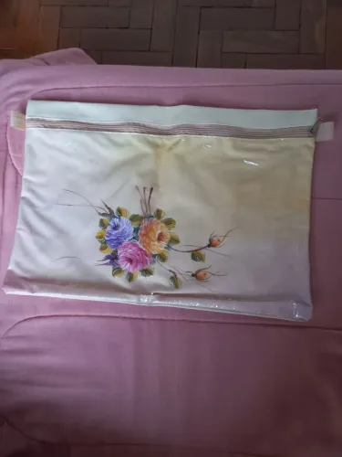 Pasta em couríssimo com pinturas de flores (38x26)