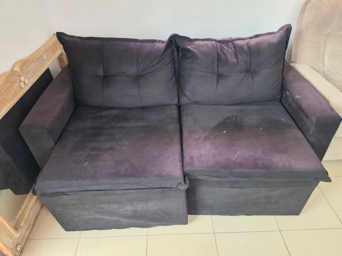 Vendo dois Sofás 2 Lugares, sendo um retrátil 
