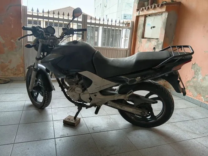 Vendo moto pra retirada de peças 
