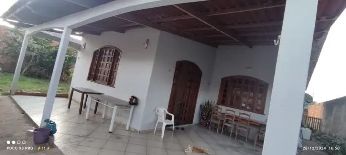 VENDE-SE ESSA CASA