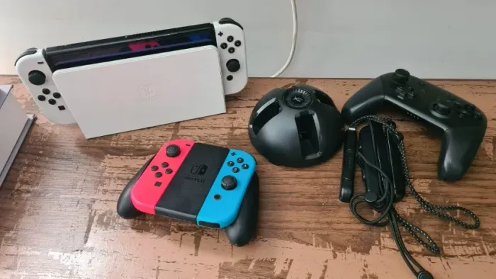 Nintendo Switch OLED DESBLOQUEADO Completo + 4 Joy-Cons + Dock HyperX + Controle Pro