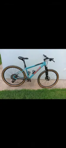 Bicicleta MTB ARO 29 12 VELOCIDADES FREIOS HIDRÁULICOS SHIMANO QUADRO 17 KIT ABSOLUTE