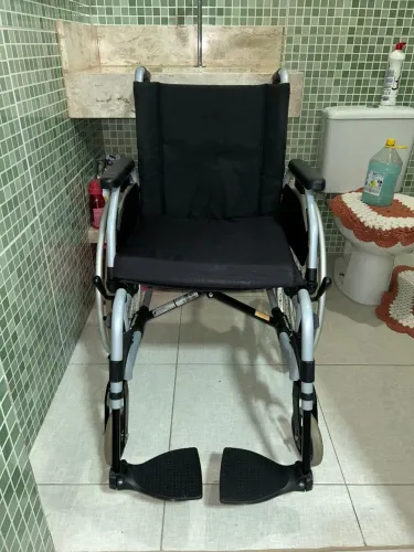 Vendo 2 Cadeiras de rodas, muito bom estado !