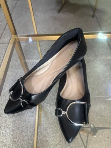 Sapatilha Feminina Bico Fino Preta Fivela Metal Elegante