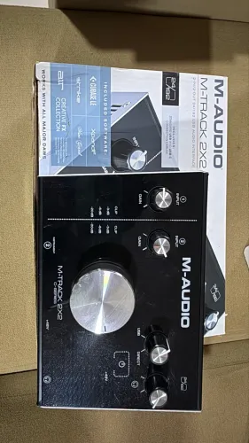 Interface de Áudio M-Audio M-Track 2X2 C-Series