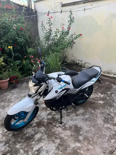 Fazer 250 2015/2016 branca quitada