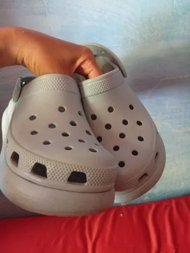 Crocs classic crush plataforma azul bebê / moon jelly
