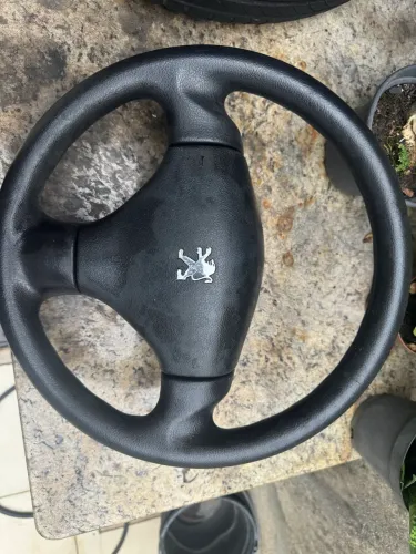 Volante Peugeot 206 e 207 em ótimo estado