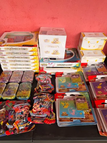 Pokémon 30th - Inglês e Português Lacrado