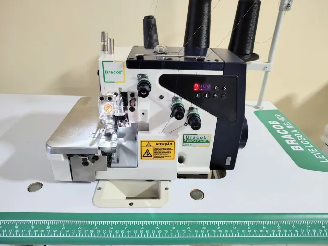 Overlock nova direct drive parada de agulha arrema arremate impecável 4 meses de uso $2500