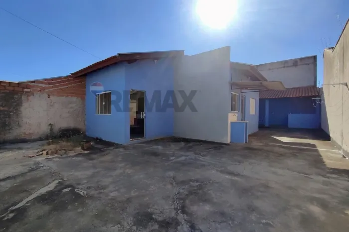 Casa Semi Mobiliada para Locação | 2 Dormitórios | Aceita Pet | Quintal | Jardim Santa Cru