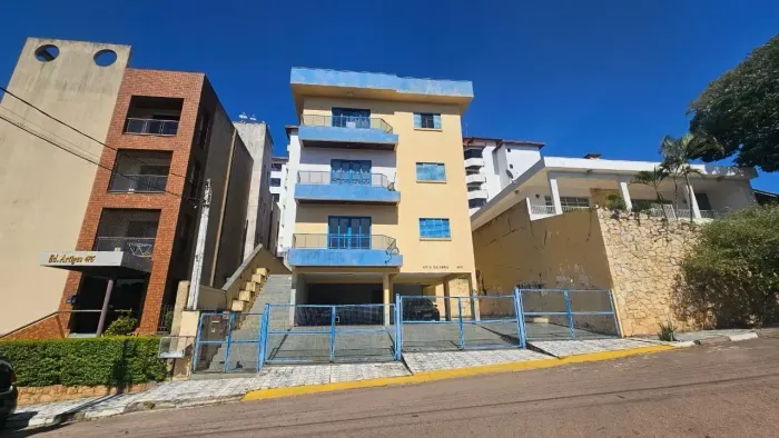 Apartamento bem localizado em Serra Negra