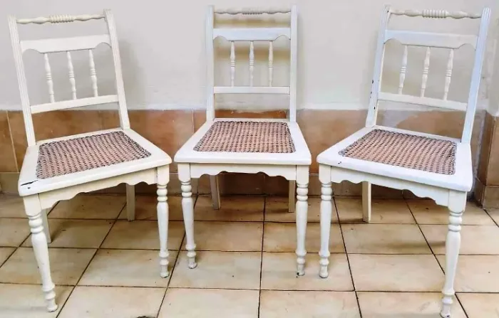 Cadeiras Clássicas Vintage 3 Unidades - Madeira Maciça, Laca Branca e Assento em Palhinha