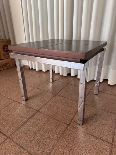 MESA DE CENTRO MODERNA EM MADEIRA E METAL