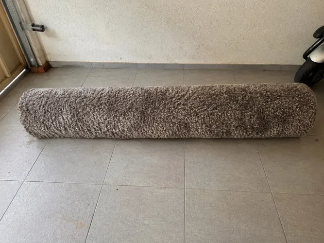 Tapete peludo 4x3, muito conservado, tamanho grande, ideal para sala ampla. 