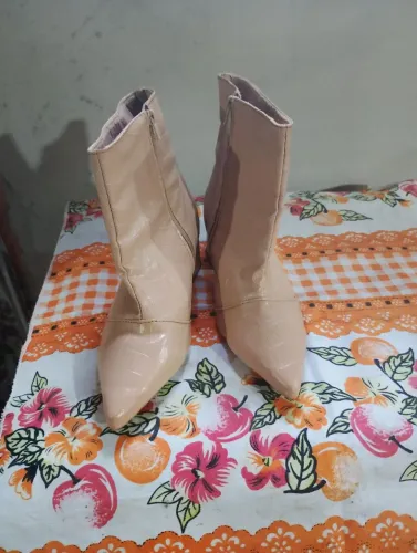 Bota feminina bege 