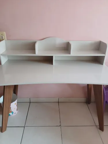 Mesa de estudo - Escrivaninha