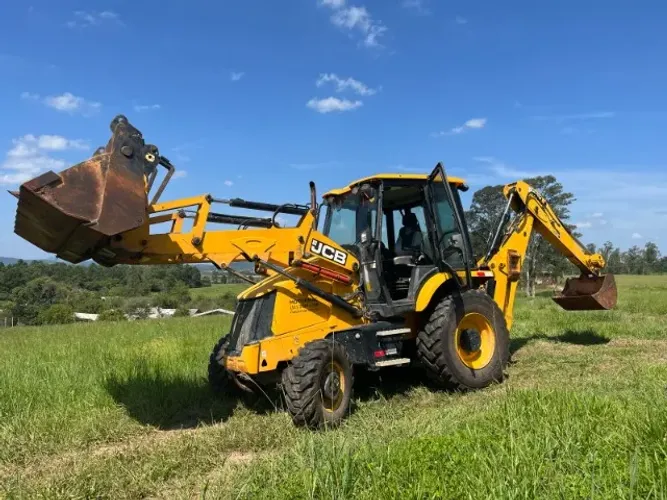 Retroescavadeira JCB 3CX - 2021